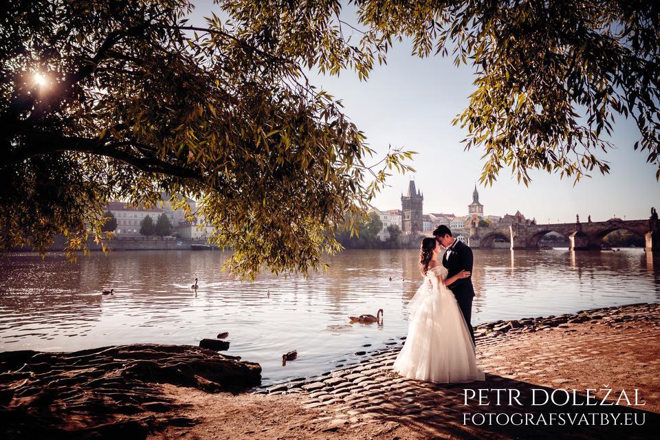 Pre Wedding Photo with Vltava riverside and Charles Bridge in background