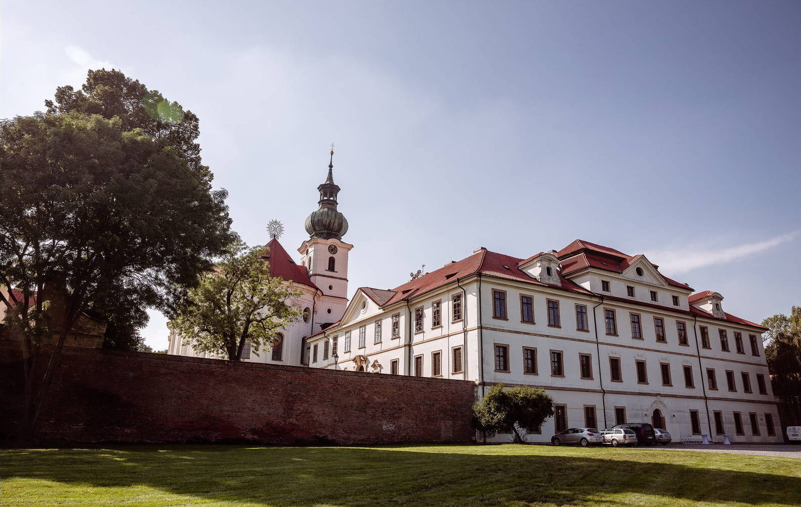Východní fasáda Břevnovského kláštera