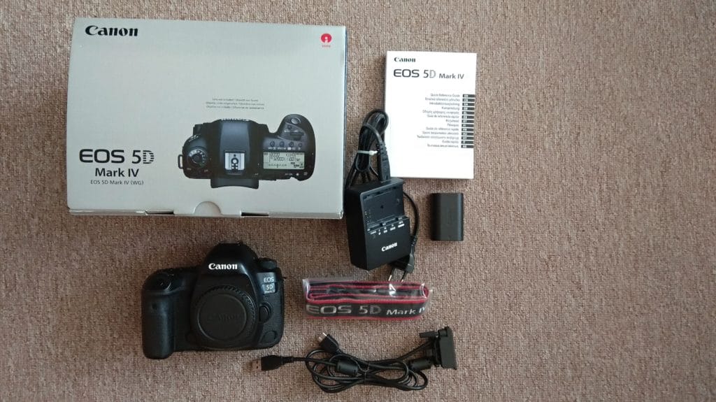 Nákup použitých věcí ve foto bazaru