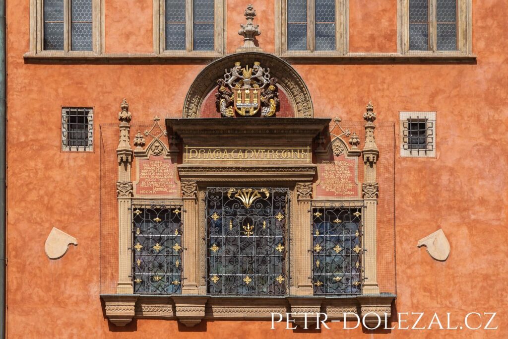 Trojdílné okno obřadní síně