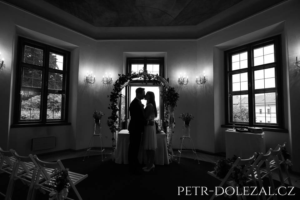 Silhouettes of newlyweds (Vojtěška pavilion)