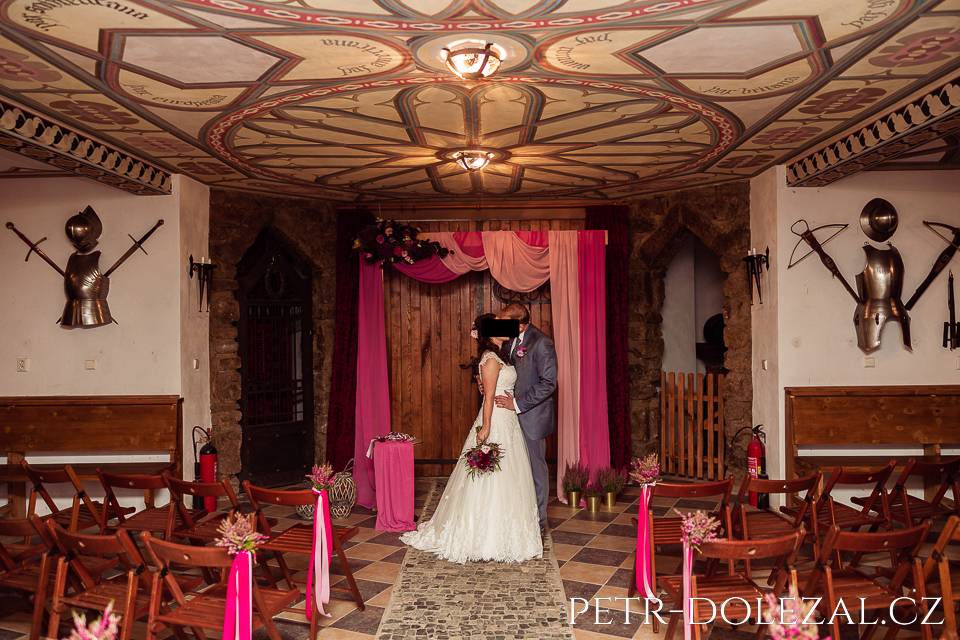 Svatba ve zbrojnici hradu Červený Újezd