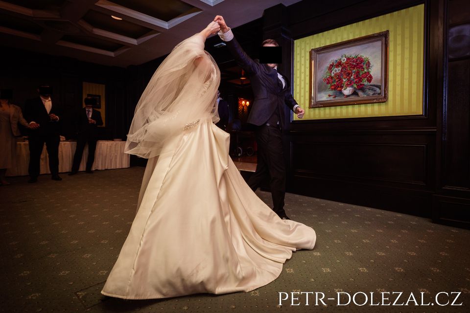 První tanec novomanželů v hotelu Esplanade