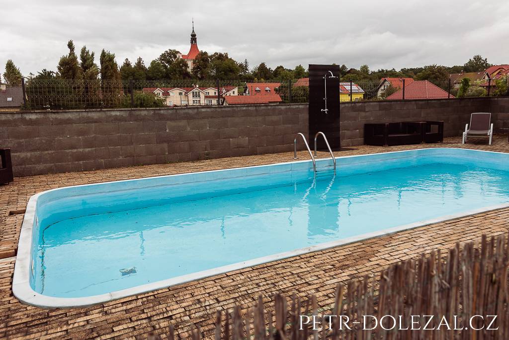 bazén u Penzionu V Polích