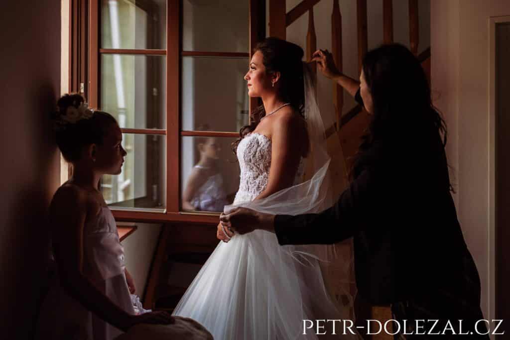 Přípravy nevěsty na svatbě
