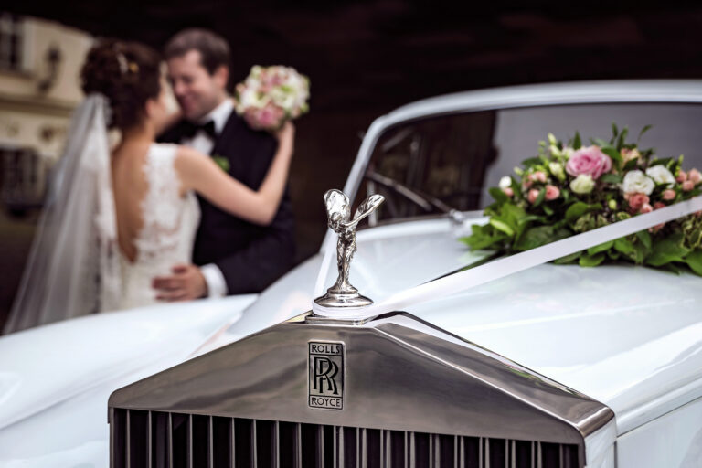 Rolls-Royce automobil na svatební fotografii z Prahy
