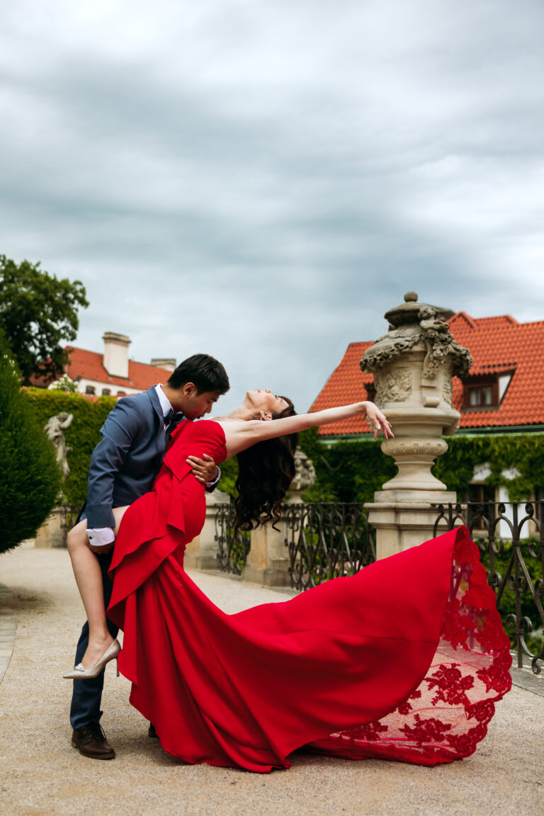Wedding photo shoot in Vrtba garden, Prague