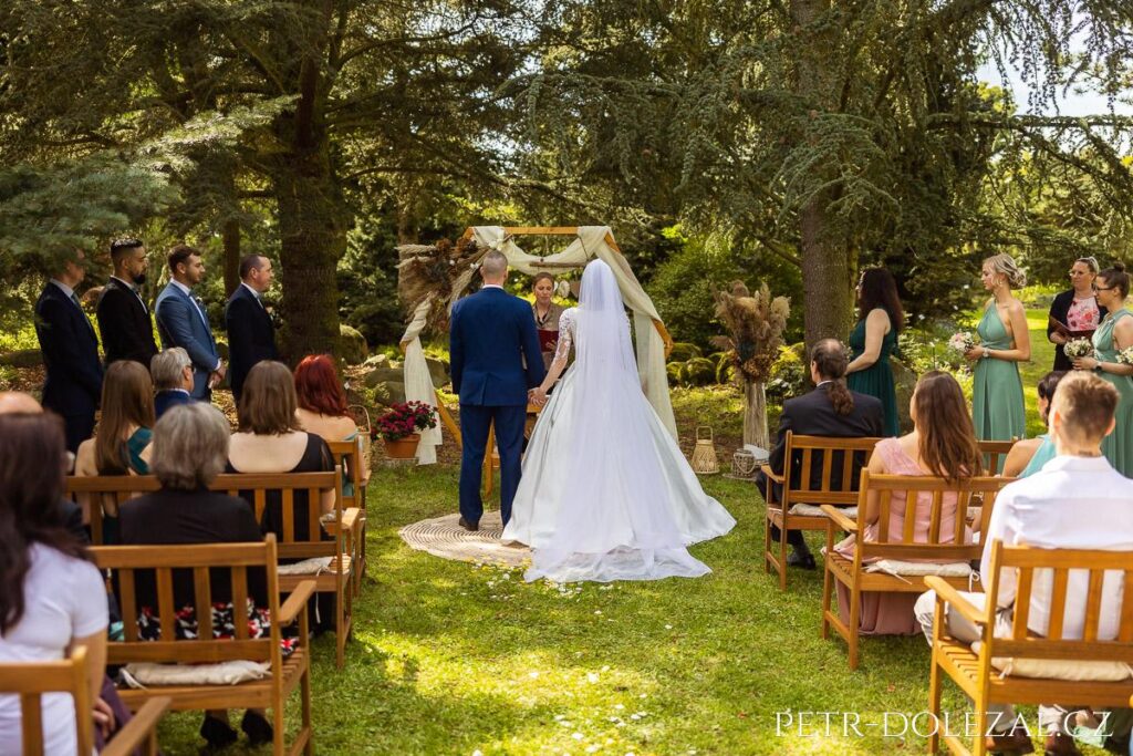 Svatba v Dendrologické zahradě Průhonice