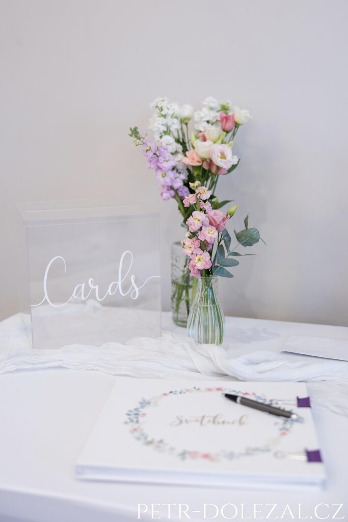 místo pro svatební blahopřání a dary