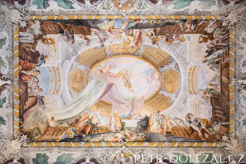 Malba na stropě Tereziánského sálu zobrazující Zázrak poustevníka Vintíře na dvoře uherského krále Štěpána
