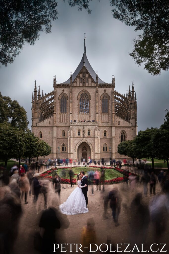 Svatební fotografie s chrámem sv. Barbory