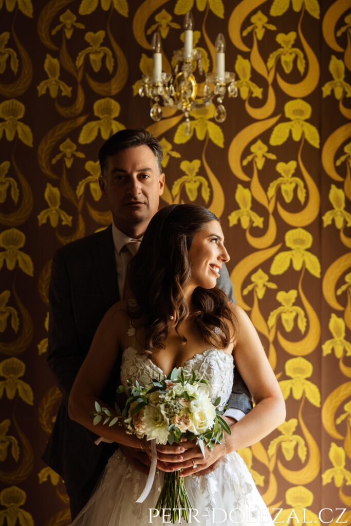 Svatební fotografie nevěsty a ženicha