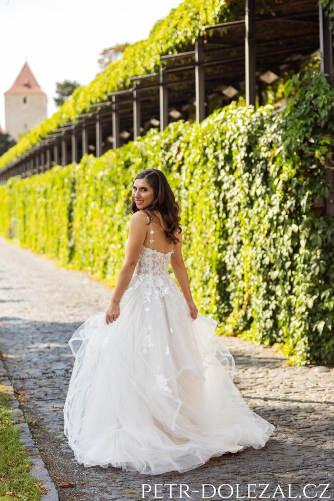 Nevěsta před vinicí Villy Richter