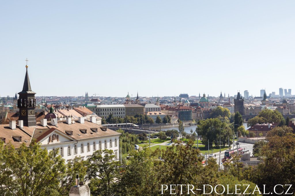 Vyhlídka na Prahu od Villy Richter