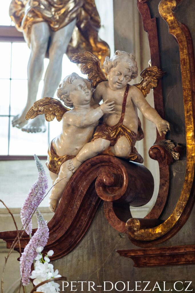 Andělíčci u oltáře