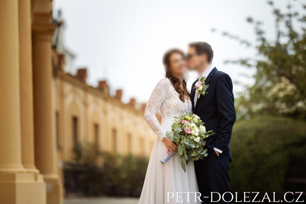 Portrétování novomanželů před Libeňským zámkem